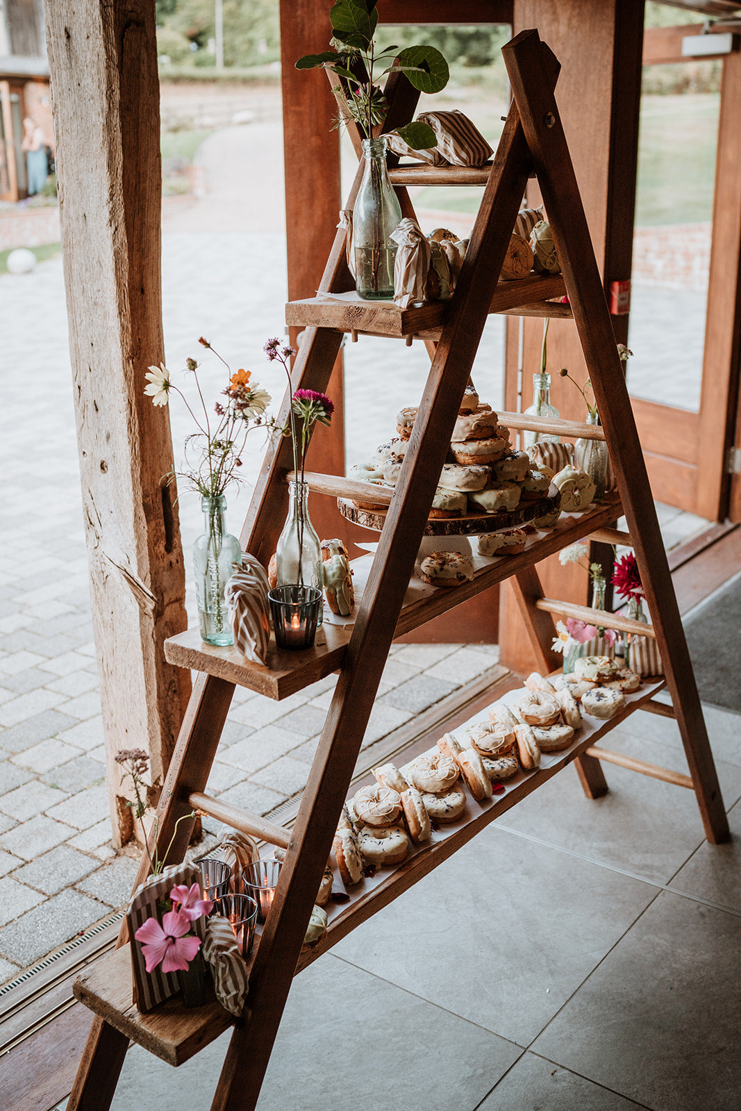 A Frame Display Ladder